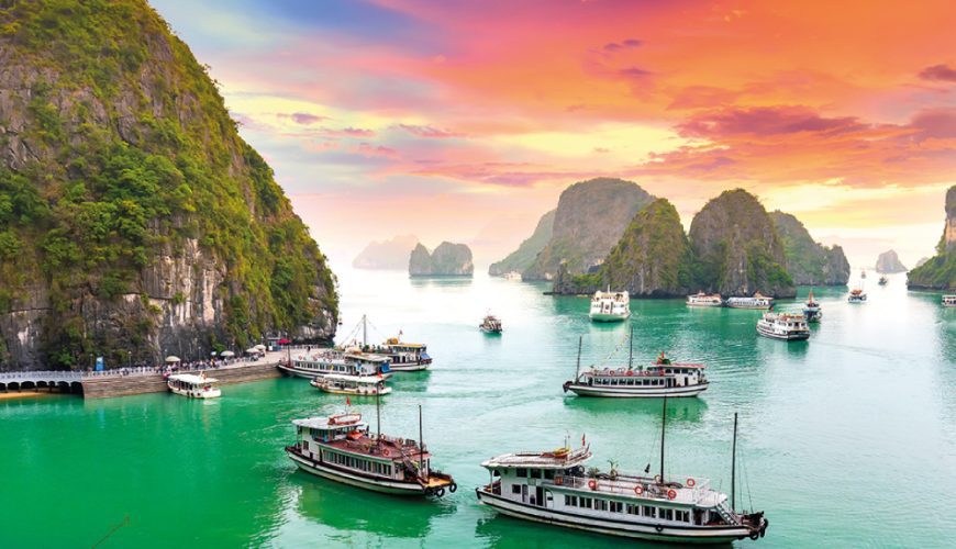 cruise in halong bay