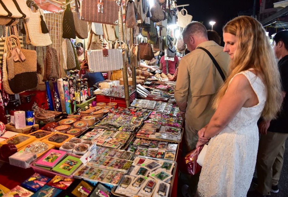 halong night market
