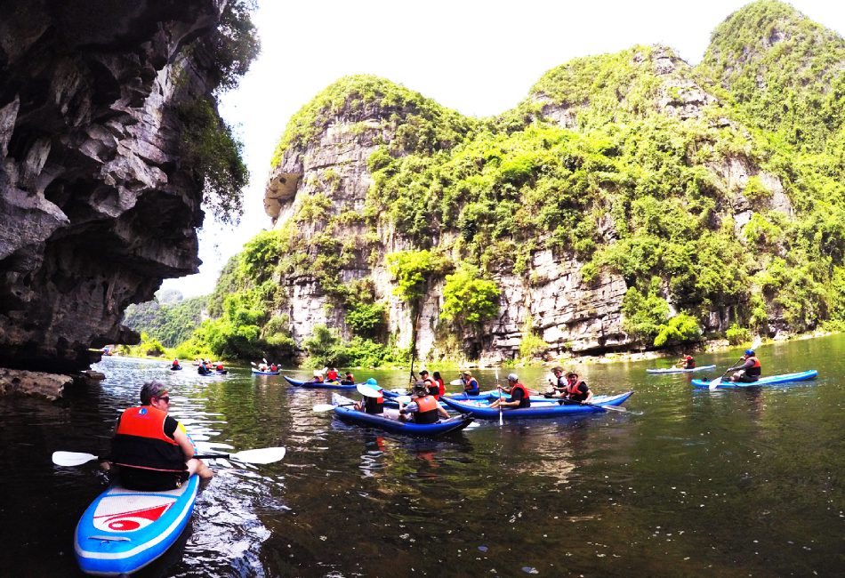 Kayak in Trang An