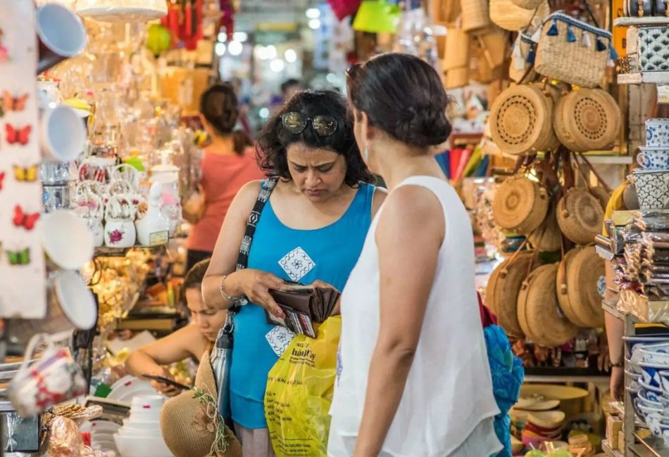 Shopping in Ho Chi Minh night Market