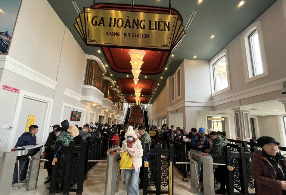  Hoang Lien Station cable car