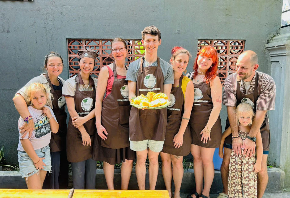 Hue Bicycle Tour: Organic Farm Visit and Local Cooking Class
