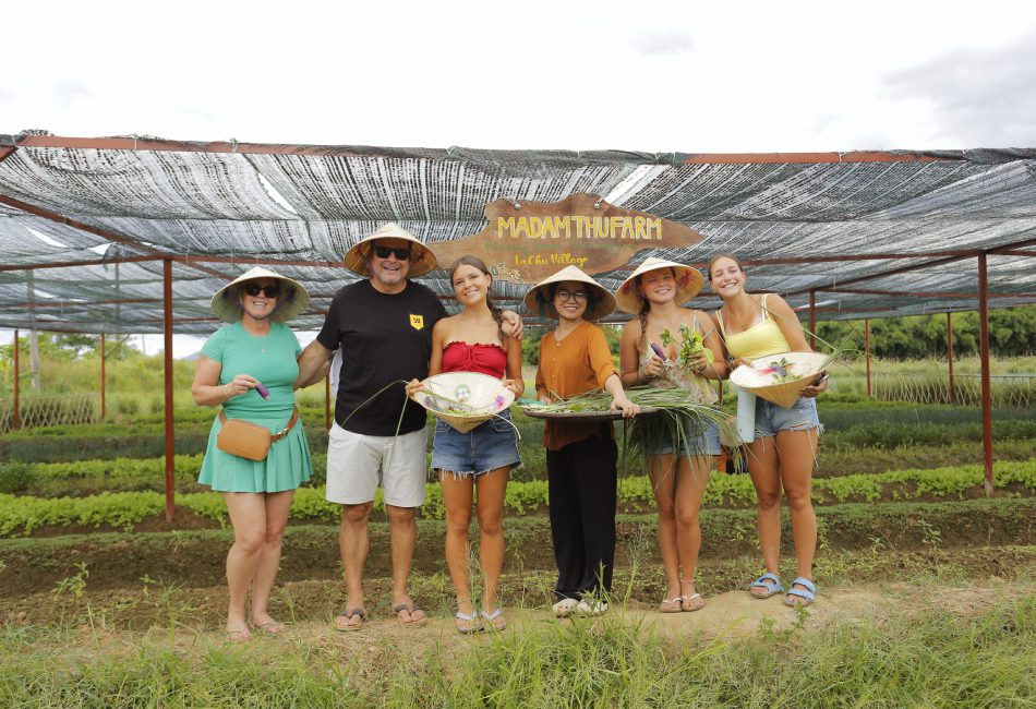 Hue Bicycle Tour: Organic Farm Visit and Local Cooking Class