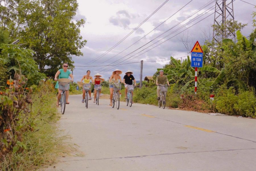 Hue cycling tour